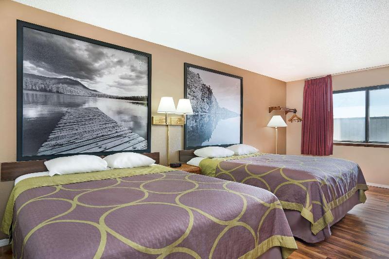 Super 8 by Wyndham Marshall MN image