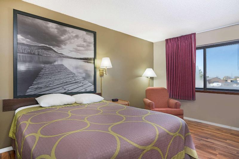 Super 8 by Wyndham Marshall MN image