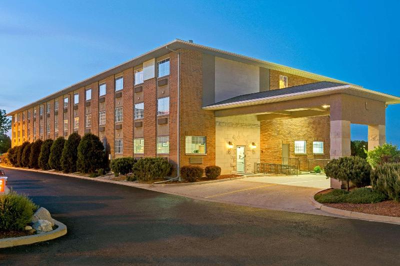 Super 8 by Wyndham Gurnee image