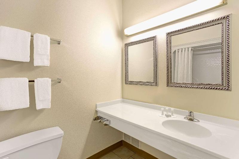 Super 8 by Wyndham Gurnee image