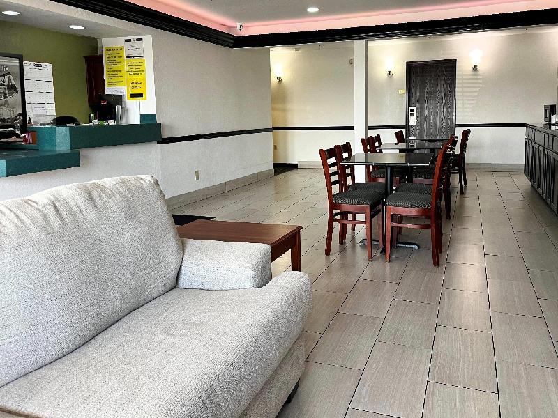 Super 8 By Wyndham Madison/Hanover Area image