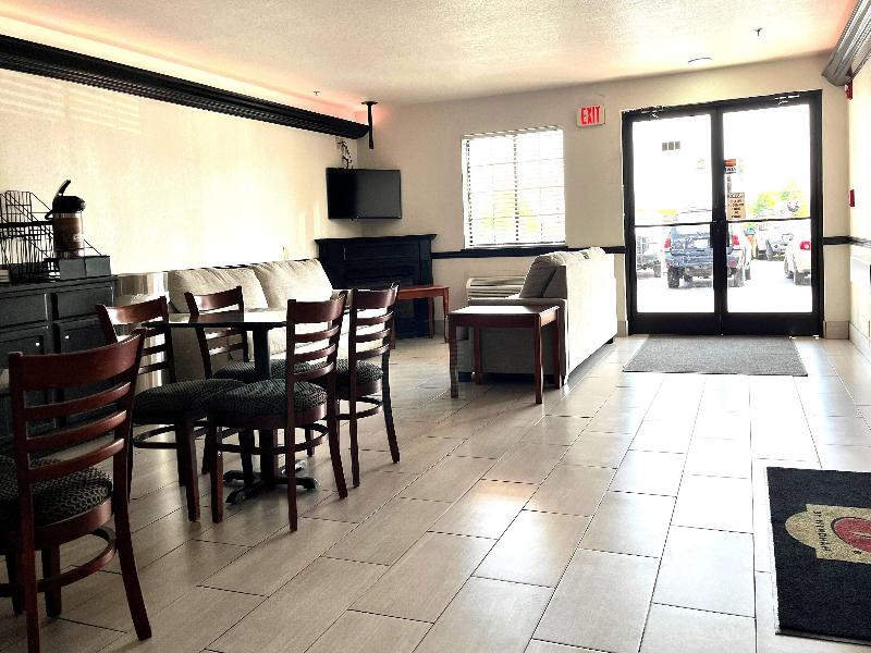 Super 8 By Wyndham Madison/Hanover Area image
