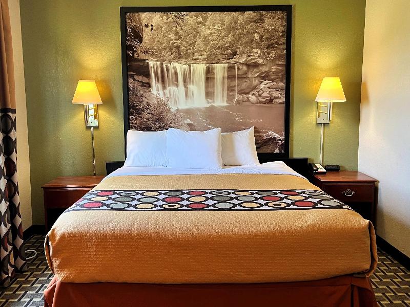 Super 8 By Wyndham Madison/Hanover Area image