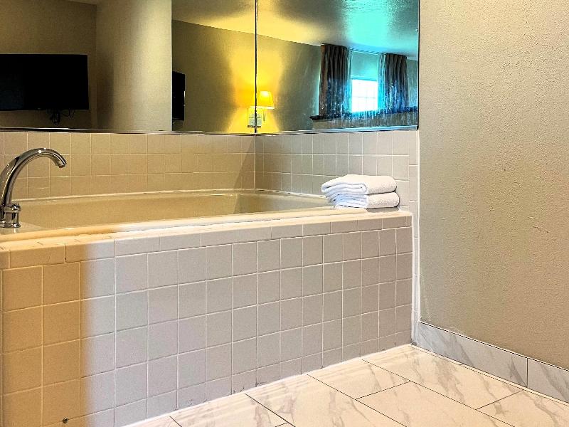 Super 8 By Wyndham Madison/Hanover Area image