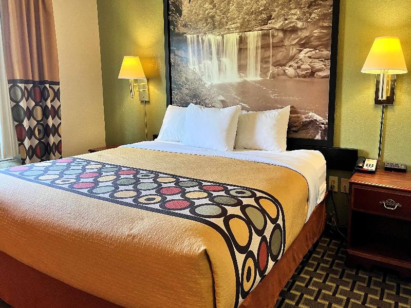 Super 8 By Wyndham Madison/Hanover Area image