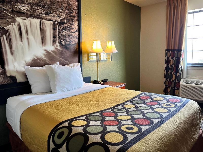 Super 8 By Wyndham Madison/Hanover Area image