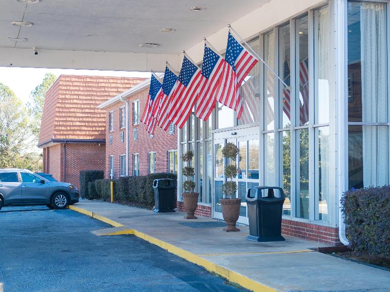 Americas Best Value Inn & Suites Phenix City — general view
