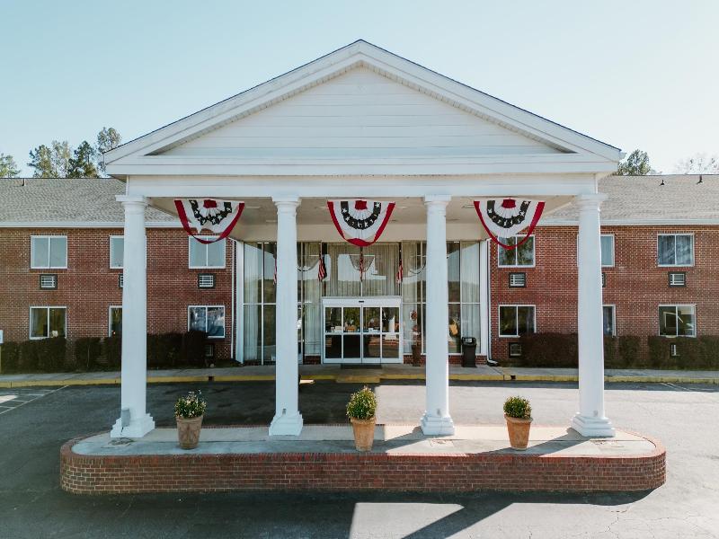 Americas Best Value Inn & Suites Phenix City — general view
