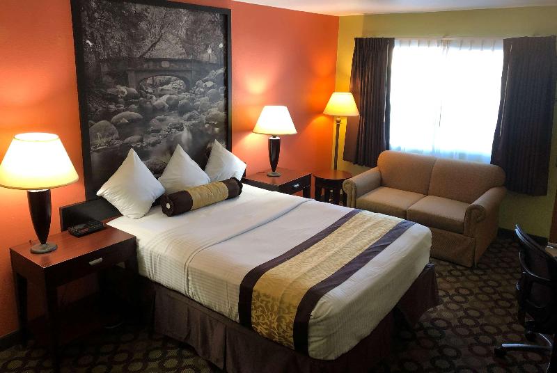 Super 8 By Wyndham Ontario image