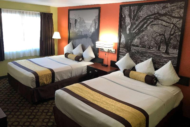 Super 8 By Wyndham Ontario image