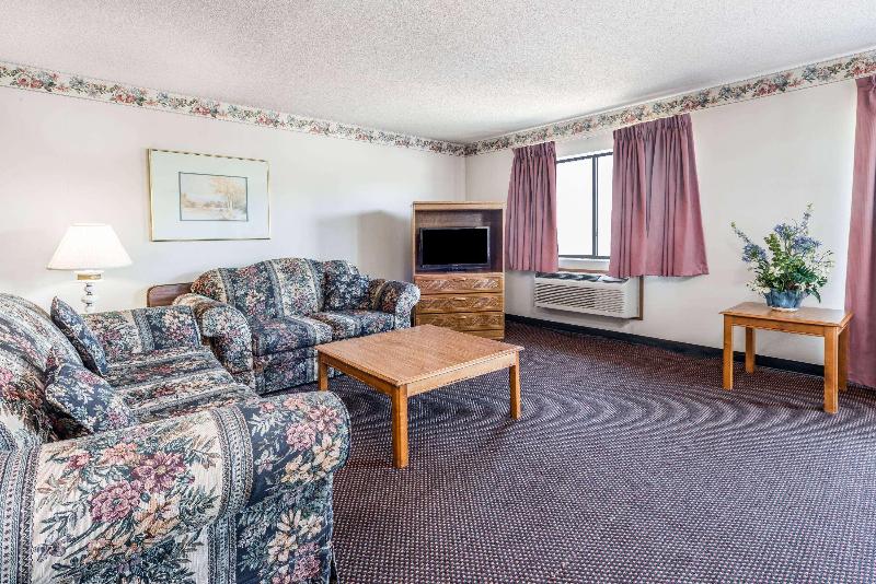 Super 8 by Wyndham Du Quoin image