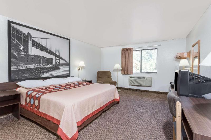 Super 8 by Wyndham Prince Frederick image
