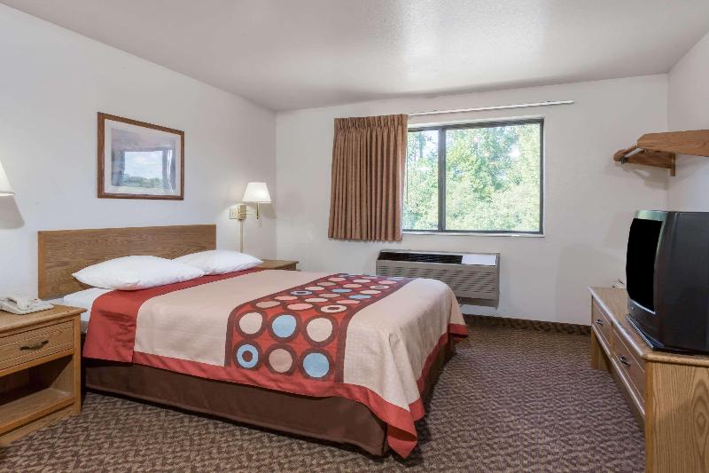 Super 8 by Wyndham Prince Frederick image