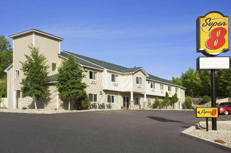 Super 8 by Wyndham Salmon image