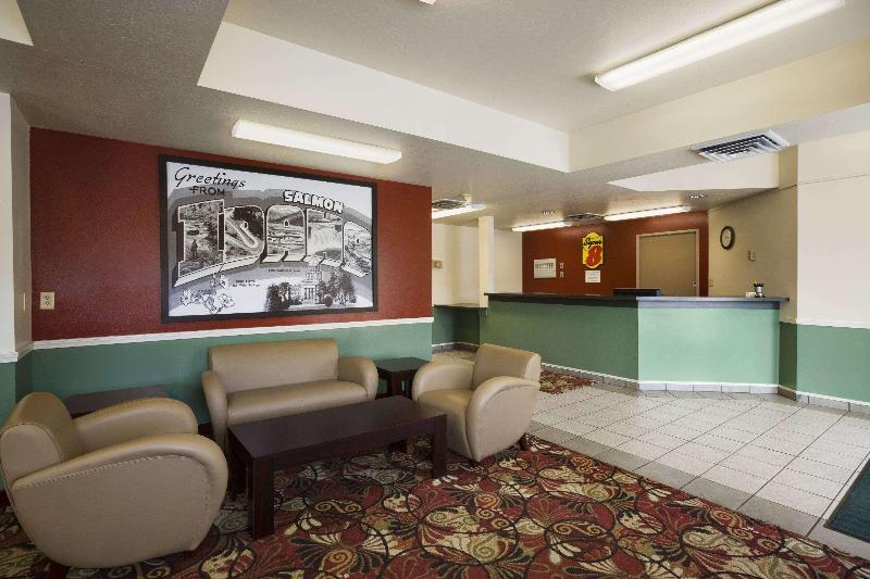 Super 8 by Wyndham Salmon image 4