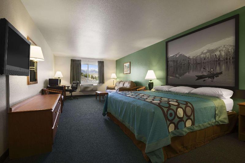 Super 8 by Wyndham Salmon image 2