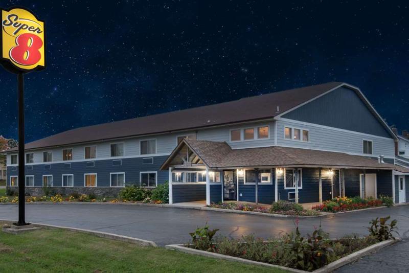 Super 8 by Wyndham Ely Minnesota image