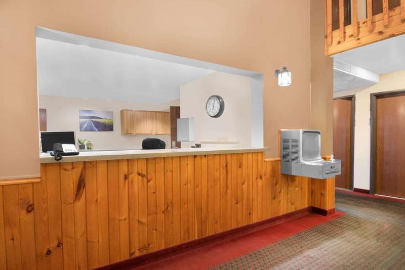 Super 8 by Wyndham Ely Minnesota image