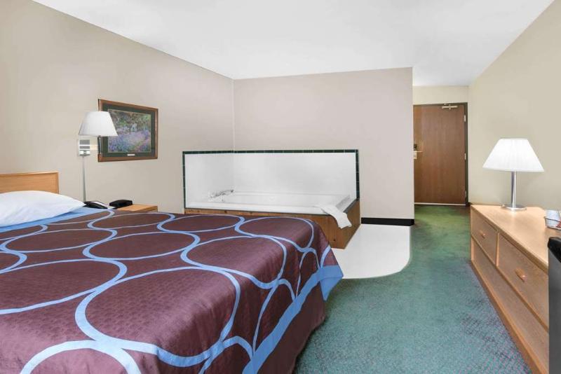 Super 8 by Wyndham Ely Minnesota image