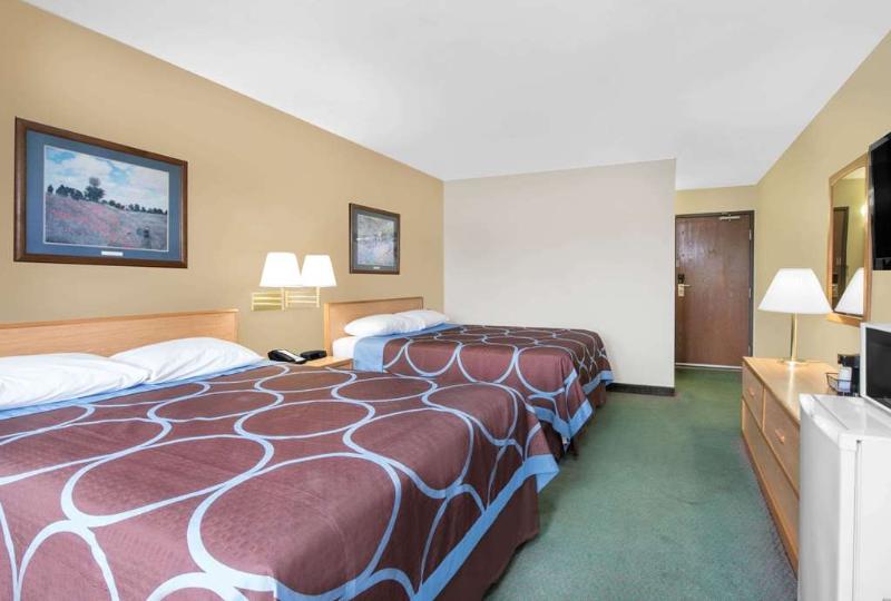 Super 8 by Wyndham Ely Minnesota image 6