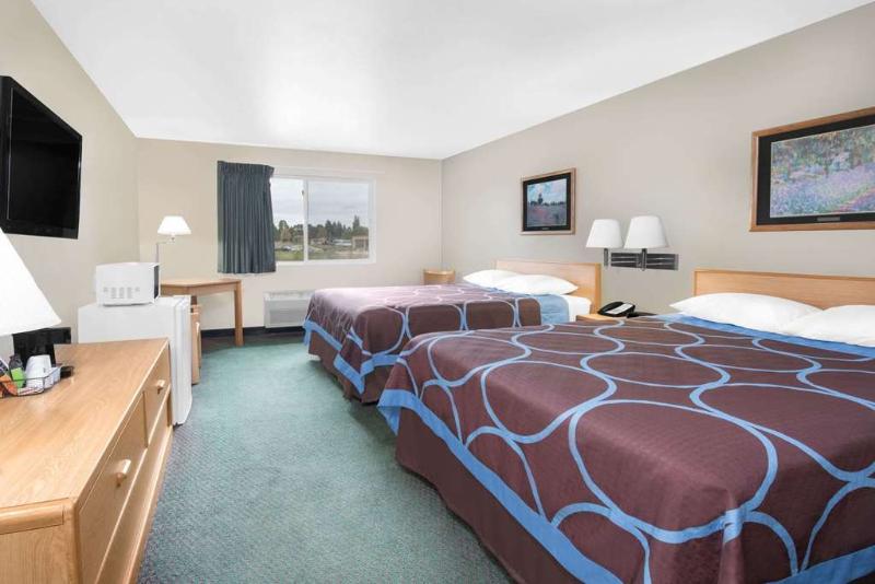 Super 8 by Wyndham Ely Minnesota image 1