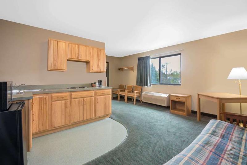 Super 8 by Wyndham Ely Minnesota image
