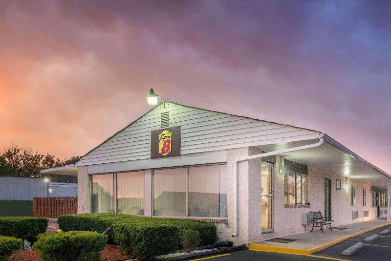 Super 8 By Wyndham Centerville-Richmond image