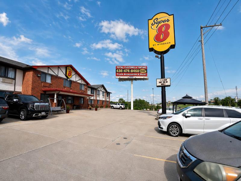 Super 8 by Wyndham Warrenton image