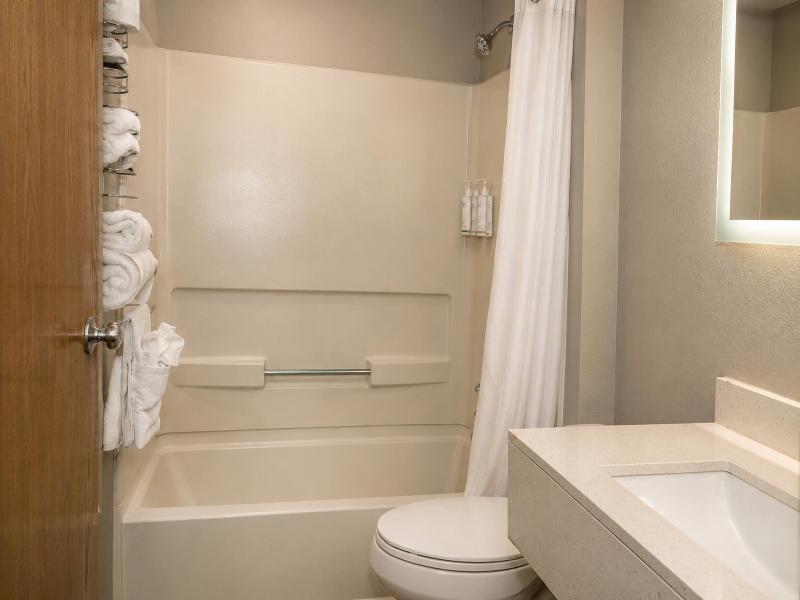 Super 8 by Wyndham Warrenton image