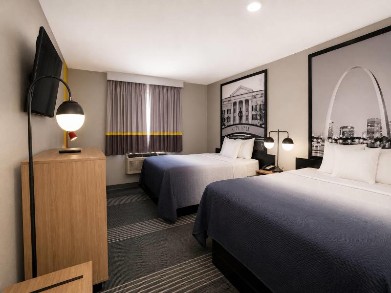 Super 8 by Wyndham Warrenton image