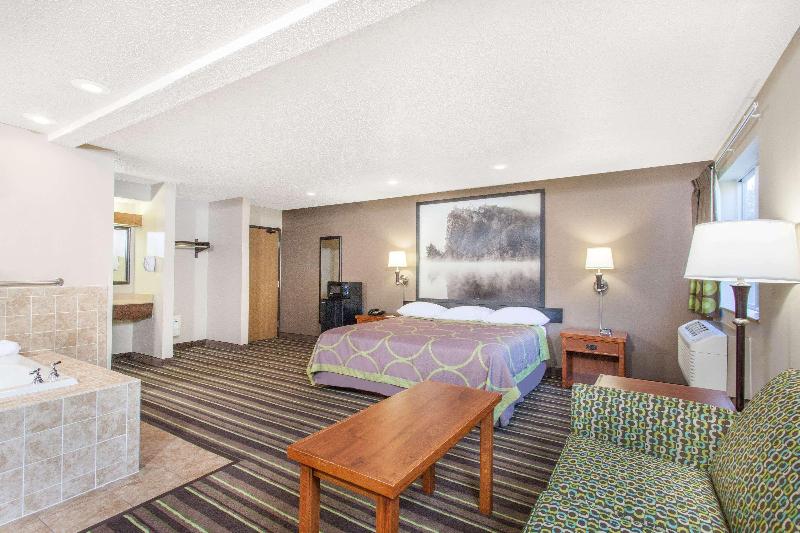 Super 8 by Wyndham Richlands/Claypool Hill Area image 1