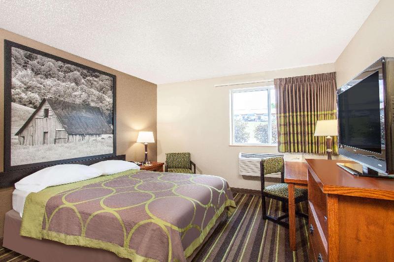 Super 8 by Wyndham Richlands/Claypool Hill Area image 2