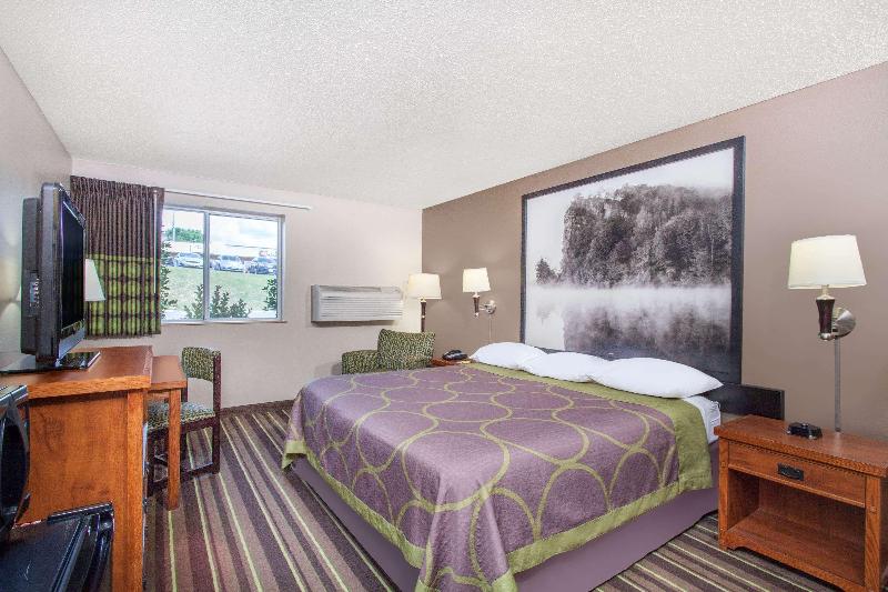 Super 8 by Wyndham Richlands/Claypool Hill Area image 4