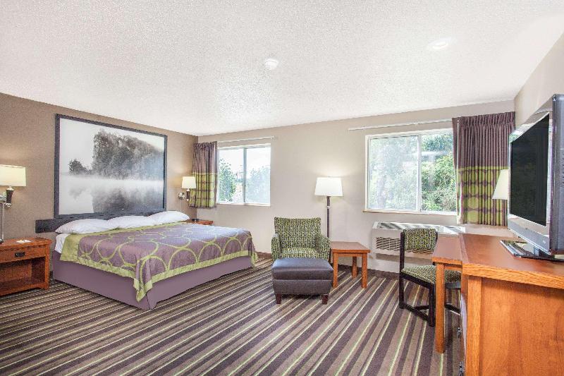 Super 8 by Wyndham Richlands/Claypool Hill Area image 7
