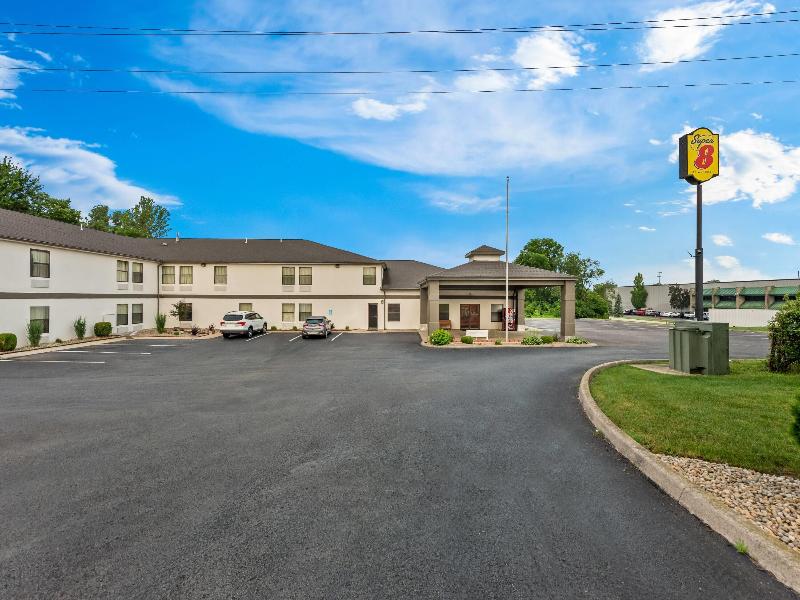 Super 8 By Wyndham Bellefontaine image 5