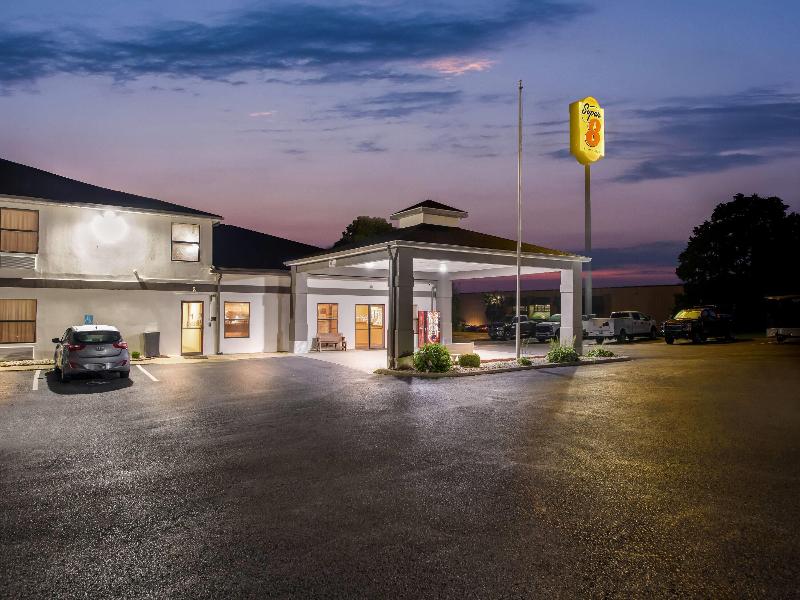 Super 8 By Wyndham Bellefontaine image 7