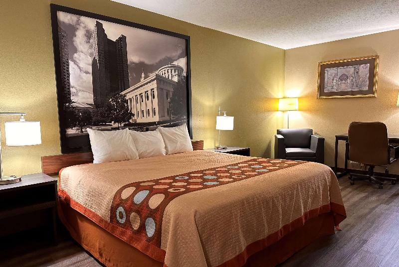 Super 8 By Wyndham Bellefontaine image