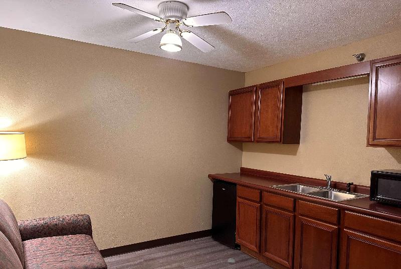 Super 8 By Wyndham Bellefontaine image