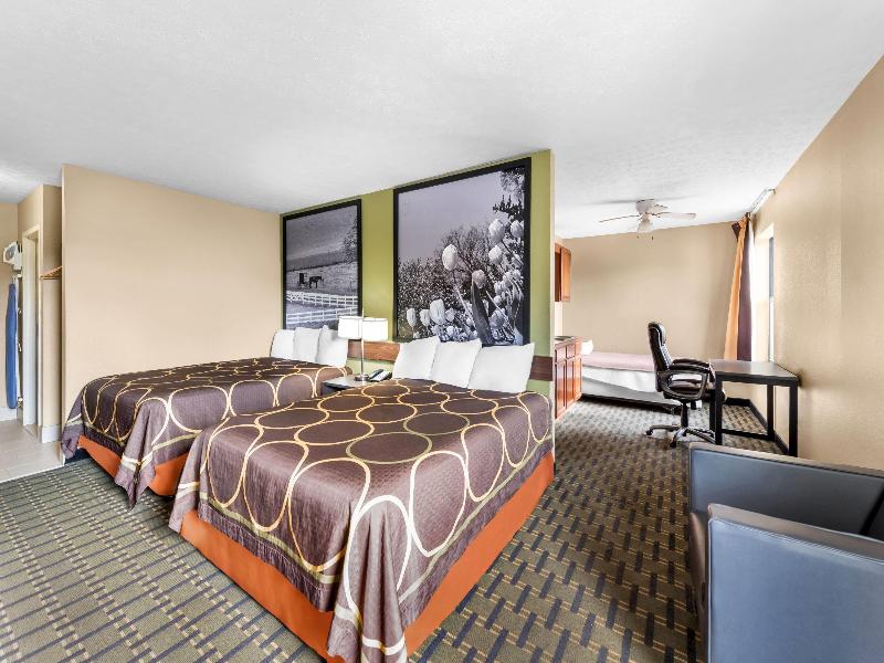 Super 8 By Wyndham Bellefontaine image 2