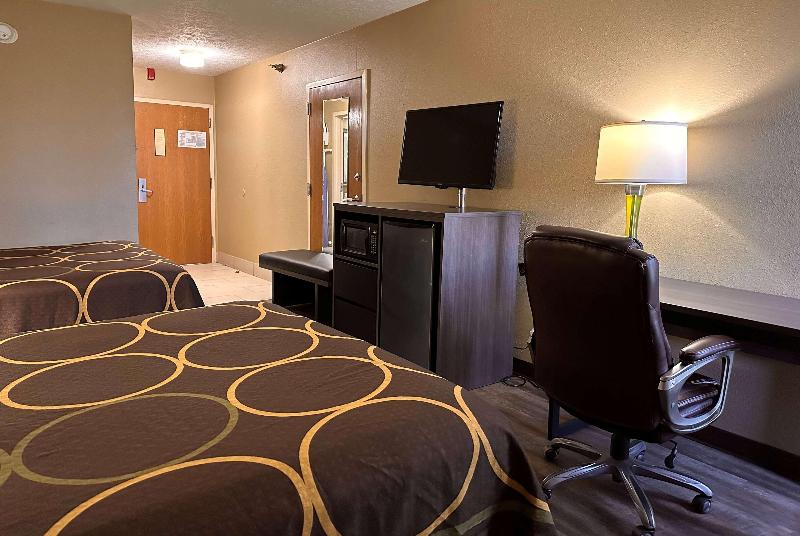 Super 8 By Wyndham Bellefontaine image