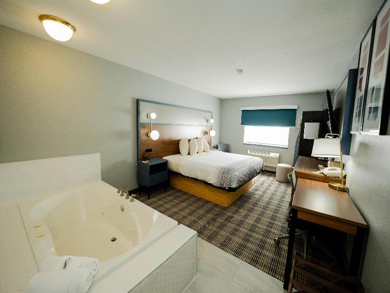 AmericInn by Wyndham Tomahawk image