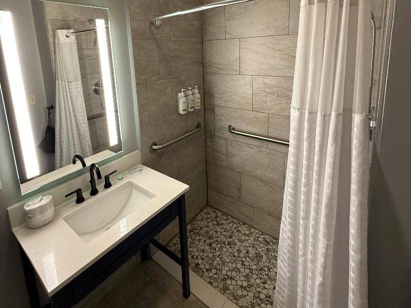 AmericInn by Wyndham Tomahawk image