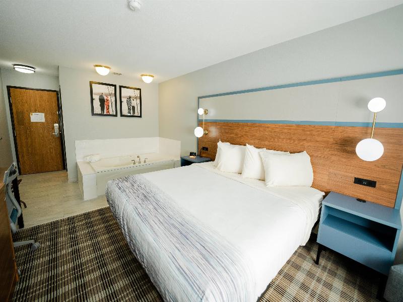 AmericInn by Wyndham Tomahawk image