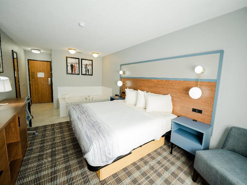 AmericInn by Wyndham Tomahawk image