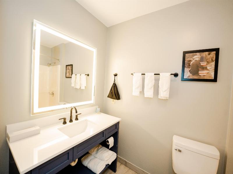 AmericInn by Wyndham Tomahawk image