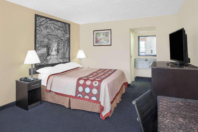 Super 8 By Wyndham Bulls Gap Greeneville Area image