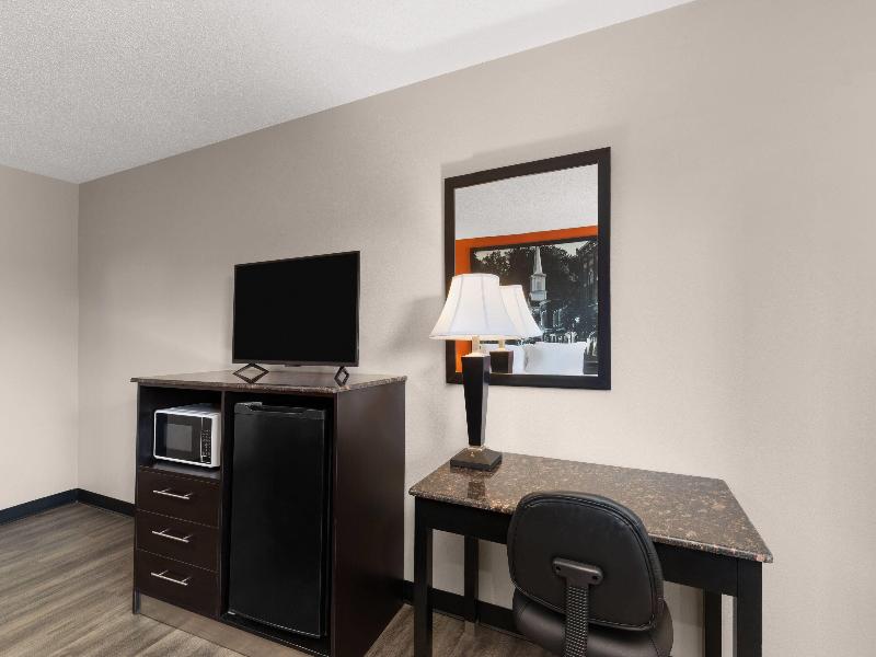 Super 8 By Wyndham Bulls Gap Greeneville Area image