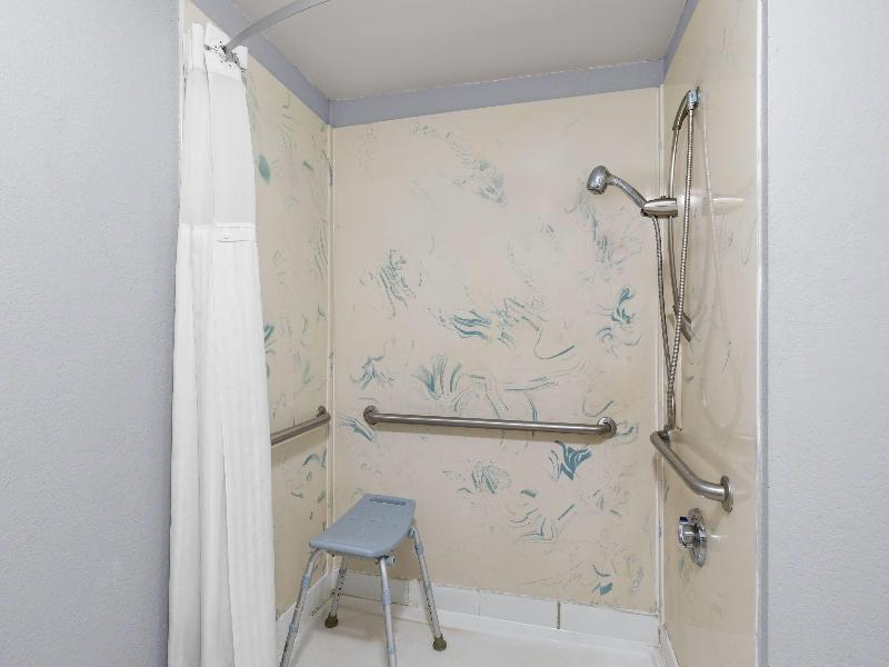 DOUBLE Accessible KING SIZE BED — photo 4