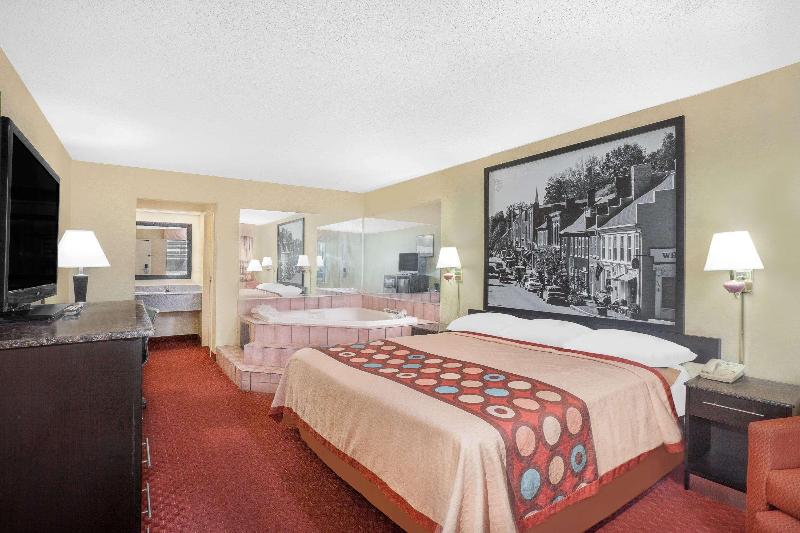Super 8 By Wyndham Bulls Gap Greeneville Area image