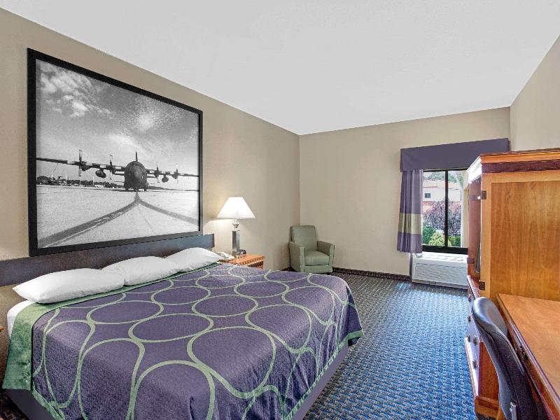 Super 8 by Wyndham Clemmons/Winston-Salem Area image